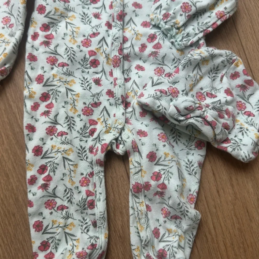 Laura Ashley Baby Floral Print 6-9M Button Up Sleeper with Matching Hat